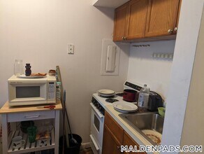 525 Highland Ave in Malden, MA - Building Photo - Building Photo