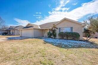 1105 E Johnson St in Burnet, TX - Building Photo - Building Photo