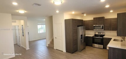 2459 SE 10th St in Homestead, FL - Building Photo - Building Photo