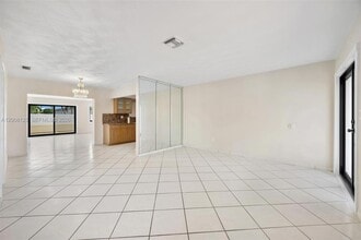 10320 SW 38th Terrace in Miami, FL - Building Photo - Building Photo