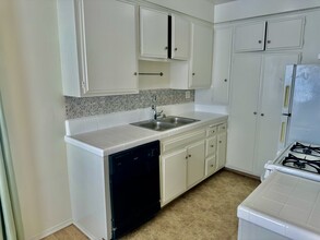 4325 Dixie Canyon Ave, Unit 1 in Sherman Oaks, CA - Foto de edificio - Building Photo