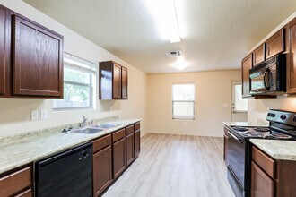 6306 Heathers Bend in San Antonio, TX - Building Photo - Building Photo