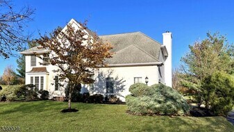 9 Colonial Ct in Montgomery, NJ - Building Photo