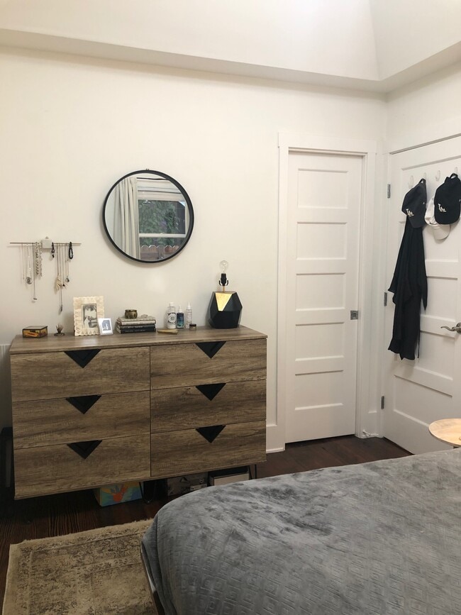 303 6th Ave in Venice, CA - Foto de edificio - Building Photo