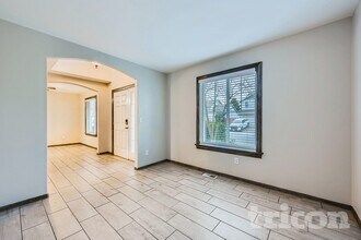 20309 85th Ave Ct E in Spanaway, WA - Foto de edificio - Building Photo