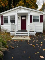 337 King Philip St, Unit 3 in Raynham, MA - Building Photo