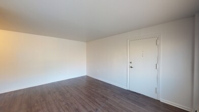 4953 G St SE-Unit -A6 in Washington, DC - Foto de edificio - Building Photo