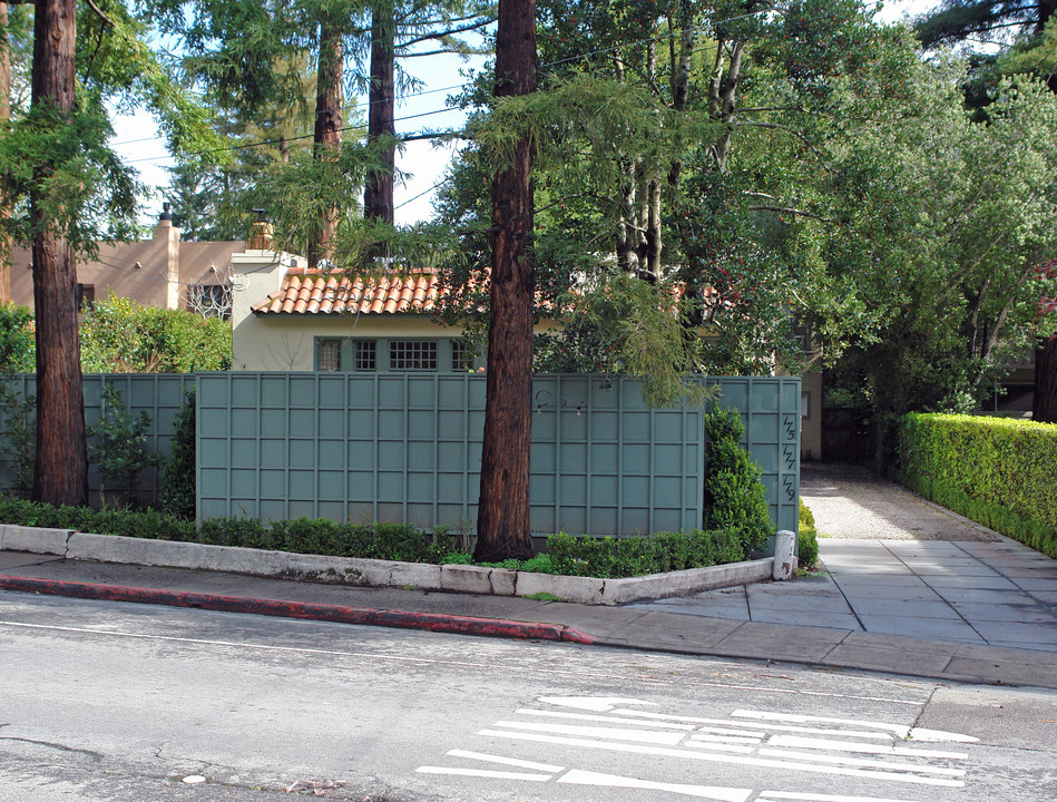 177 Miller Ave in Mill Valley, CA - Foto de edificio