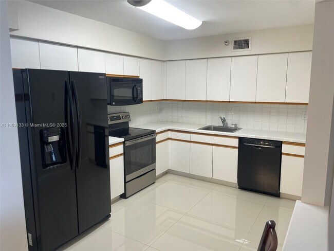 property at 3530 Mystic Pointe Dr