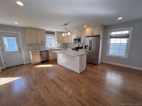 793 Pond St in Bridgeport, CT - Building Photo - Building Photo