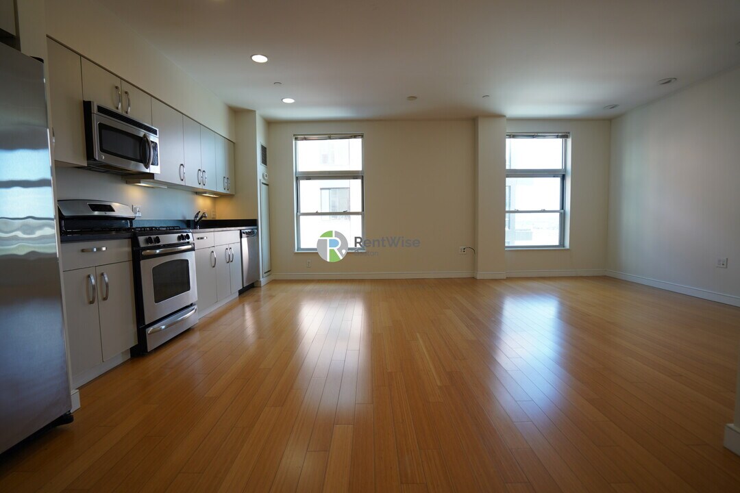 601 Albany St in Boston, MA - Building Photo