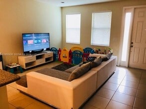 2950 St Thomas Dr in Hollywood, FL - Building Photo - Building Photo