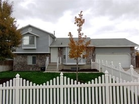 4445 S Wakeport Bay in West Valley City, UT - Building Photo