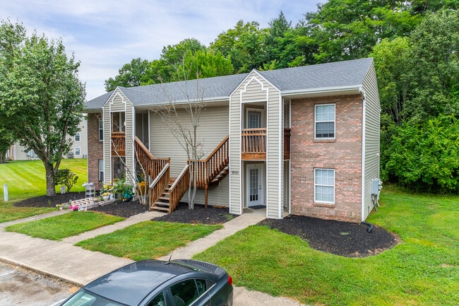 The Arbor Apartments at East Lake Landing in Dry Ridge, KY - Building Photo - Building Photo