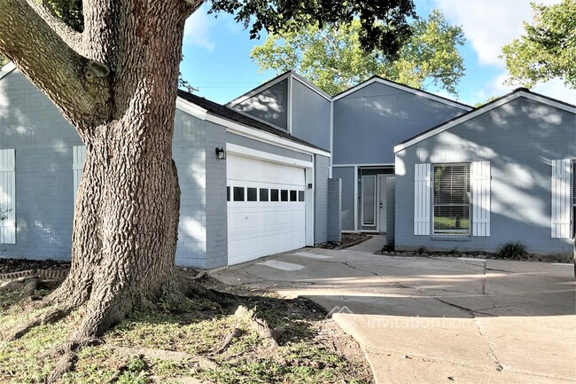 2210 Colonial Ct N-Unit -1405 in League City, TX - Building Photo - Building Photo