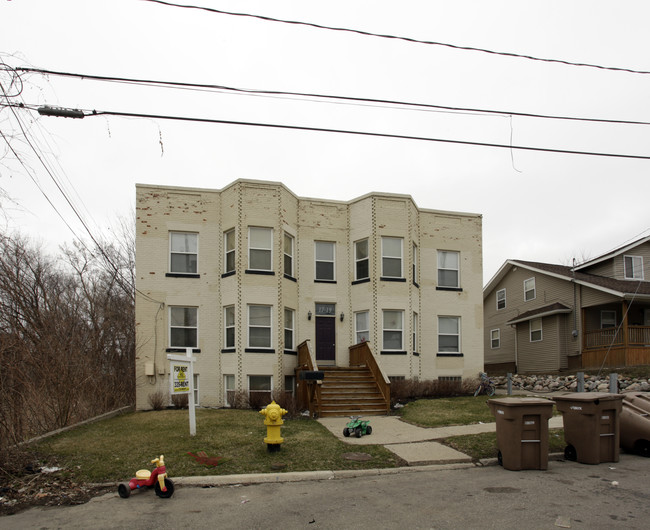 17-19 Clairmont Pl in Pontiac, MI - Foto de edificio - Building Photo