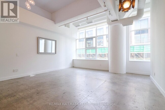 155-155 Dalhousie St in Toronto, ON - Building Photo - Building Photo