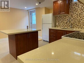 101 Glenabbey Dr in Courtice, ON - Building Photo - Building Photo
