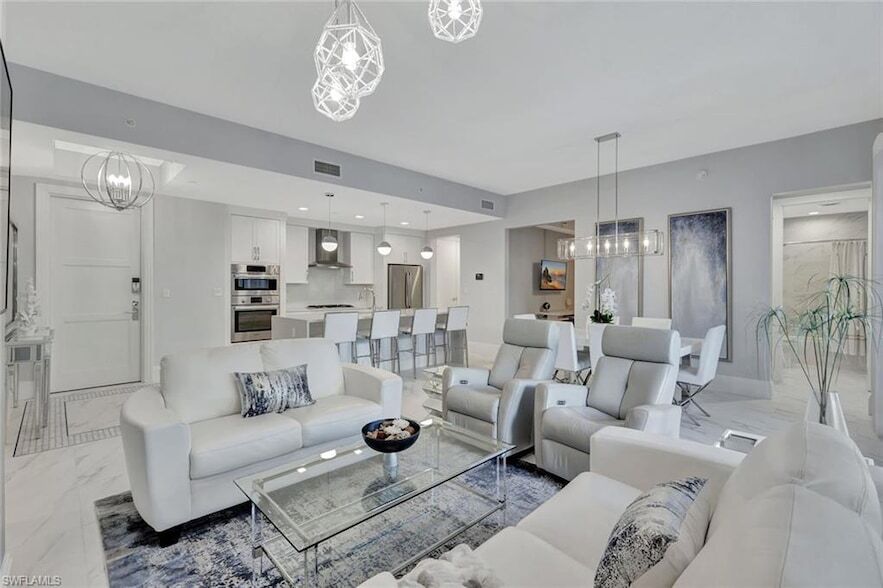 1135 3rd Ave S, Unit 206 in Naples, FL - Building Photo