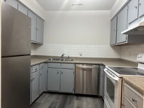 37 Greenwich Ave in Stamford, CT - Building Photo - Building Photo