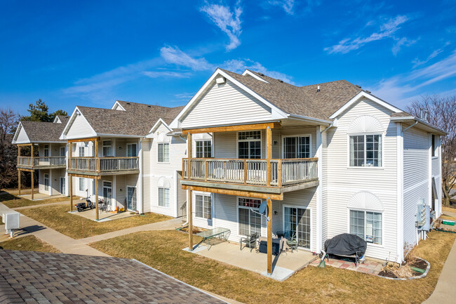 Westin Heights Condominiums in West Des Moines, IA - Building Photo - Building Photo