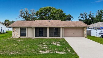 3255 Amherst Ave in Spring Hill, FL - Building Photo