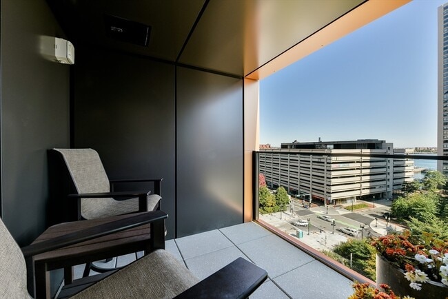 131 Broad St, Unit 902H