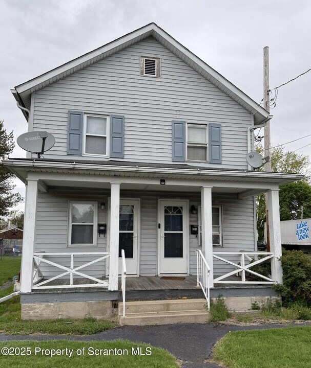 204 Jackson St in Olyphant, PA - Building Photo