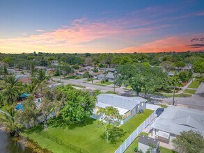 5051 SW 93rd Ave in Cooper City, FL - Building Photo - Building Photo