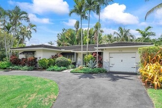 700 Vilabella Ave in Coral Gables, FL - Building Photo - Building Photo