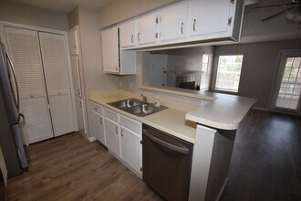 5533 Chrishire Way in Orlando, FL - Building Photo - Building Photo