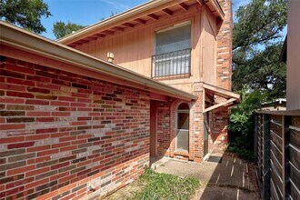 8102 Ceberry Dr in Austin, TX - Foto de edificio - Building Photo