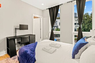 916 N Delaware Ave in Philadelphia, PA - Foto de edificio - Building Photo