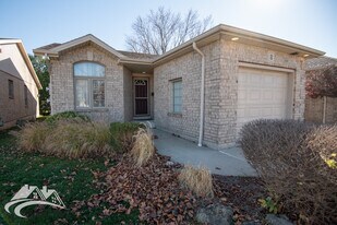 8 McIntosh Ave in Chatham, ON - Building Photo