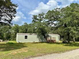 104 Shoshoni Dr in Smithville, TX - Building Photo