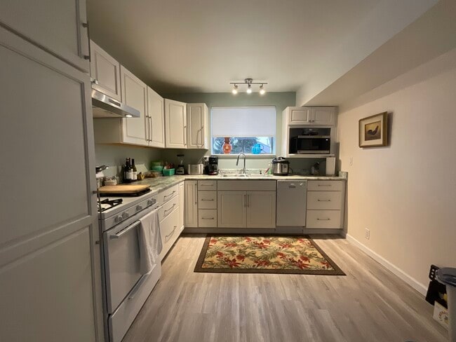 418 N Laguna St, Unit #B