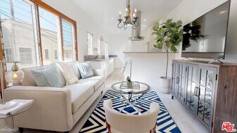 245 N Swall Dr in Beverly Hills, CA - Building Photo