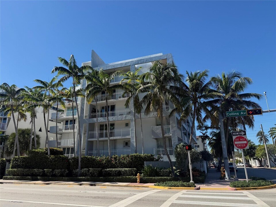 7832 Collins Ave in Miami Beach, FL - Building Photo