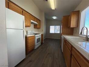 635 Delorean Dr in North Las Vegas, NV - Building Photo - Building Photo