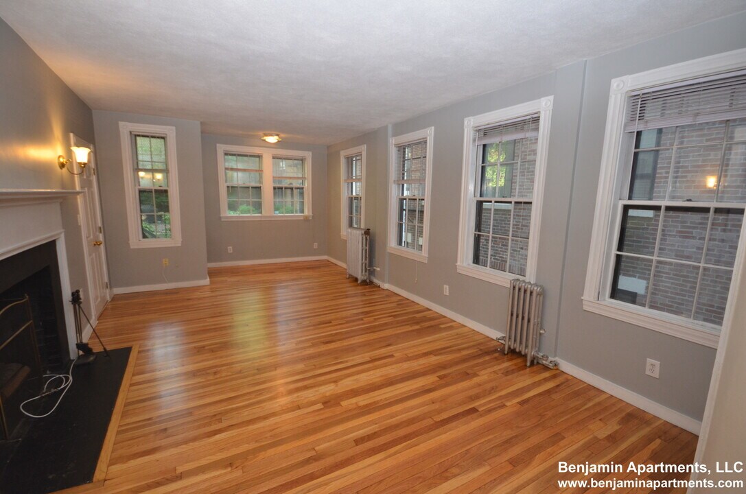 82 Phillips St, Unit 2 in Boston, MA - Foto de edificio