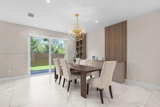 10373 NW 68th Ter in Doral, FL - Building Photo - Building Photo