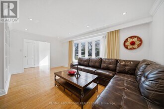 481 Anthony Dr in Oakville, ON - Building Photo - Building Photo