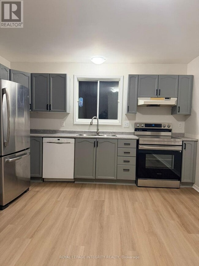 274 Sandhill Rd in Ottawa, ON - Building Photo - Building Photo