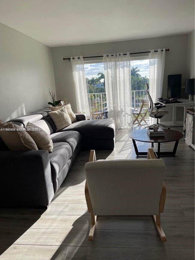 property at 5221 Geneva Ct