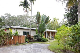 750 NE 120th St in Biscayne Park, FL - Foto de edificio - Building Photo