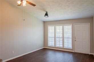 1902 Woodsman Dr in College Station, TX - Building Photo - Building Photo