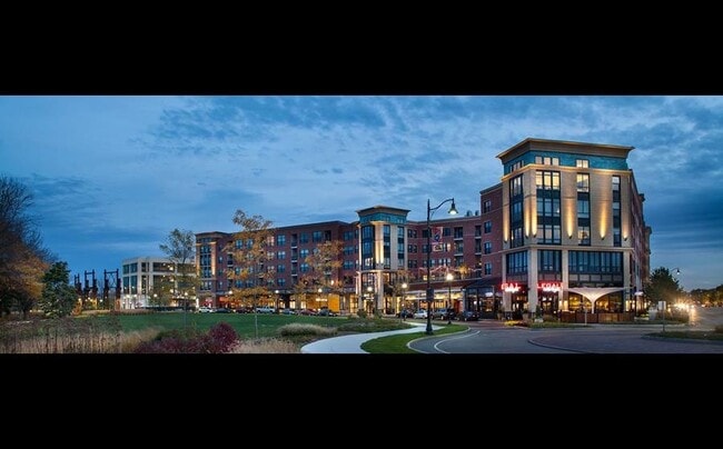 333 Great River Rd in Somerville, MA - Foto de edificio - Building Photo