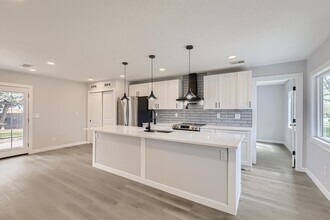Light & bright University Hills home with in Denver, CO - Foto de edificio - Building Photo