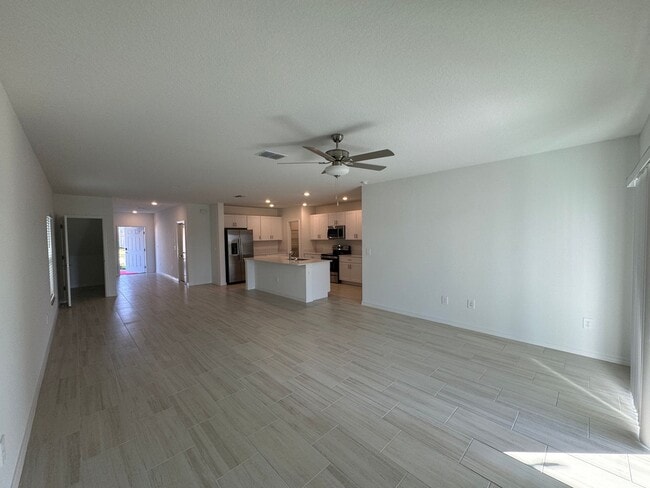 11661 Radiant Shr Lp in San Antonio, FL - Building Photo - Building Photo