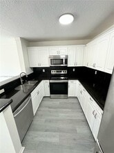 1845 Vista Way in Margate, FL - Foto de edificio - Building Photo